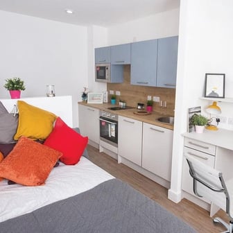 Classic 2 Bed Apartment - Image 1
