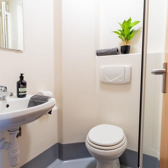 Bronze En Suite - Image 5