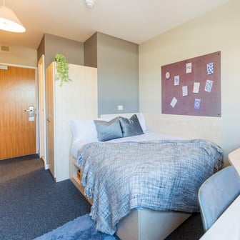 Silver En Suite - Image 2