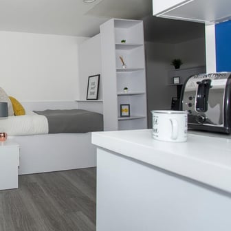 Large Twin Studio - Image 5