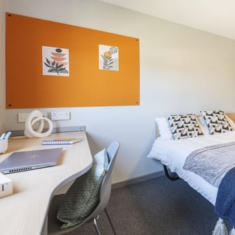 2 Bed Apartment Room - Image 4