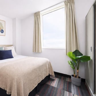 Classic En-Suite - Image 1