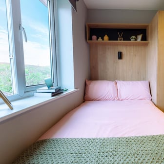 Gold En Suite - Image 3