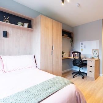 Gold En Suite - Image 2