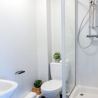 Gold En Suite - Image 11