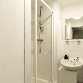 Classic Ensuite - Image 7