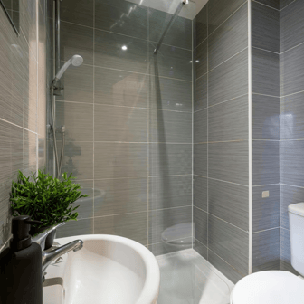 Silver Ensuite - Image 4