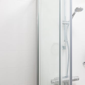 Standard En Suite - Image 3
