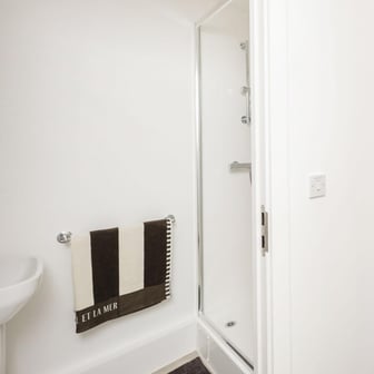 Classic Ensuite - Image 6