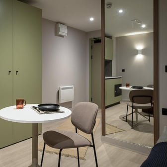 Deluxe Studio Wet Room - Image 9