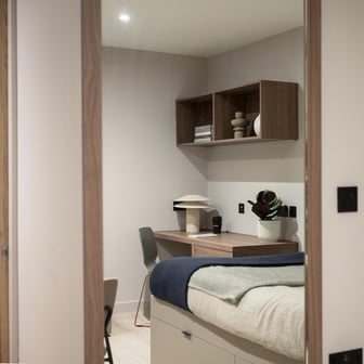 Deluxe Studio Wet Room - Image 11
