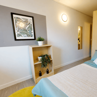 Gold Room Ensuite - Image 1