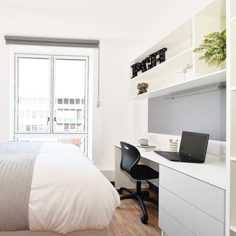 Gold Ensuite - Image 1