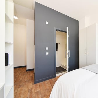 Gold Ensuite - Image 5