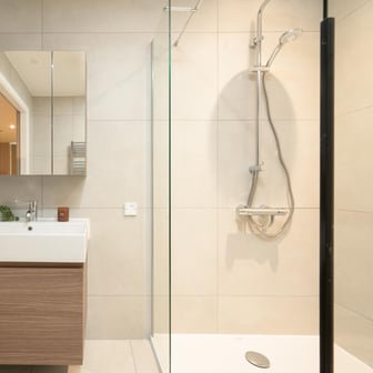 Deluxe Studio Wet Room - Image 18