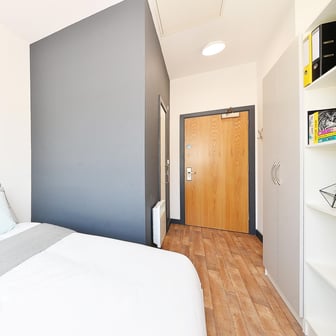 Silver Ensuite - Image 4