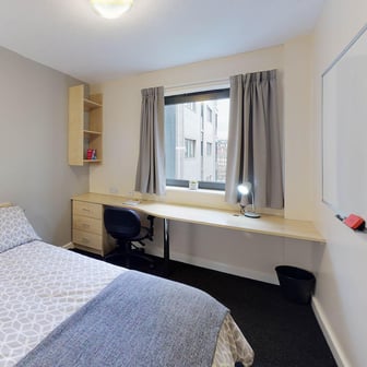 Large Ensuite - Image 1