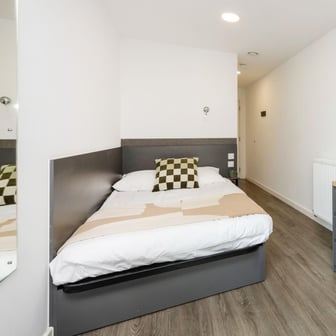 4 Bed Ensuite - Image 2