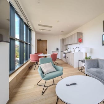 Large 3 Bedroom - Image 5