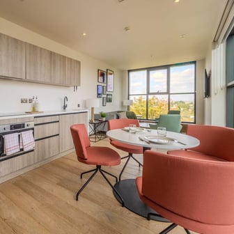 Large 3 Bedroom - Image 2