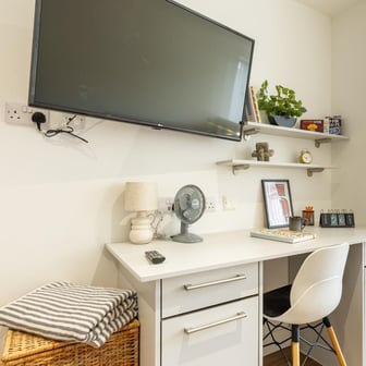 Deluxe Studio - Image 2