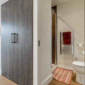 Deluxe Ensuite - Image 5