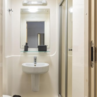 4 Bed Gold Ensuite - Image 6