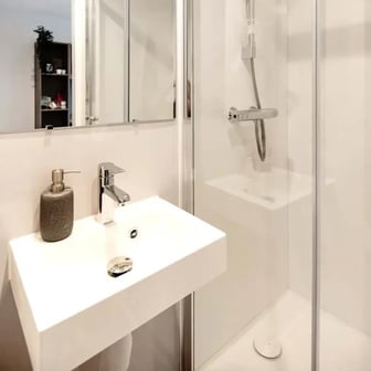 Silver Ensuite - Image 5