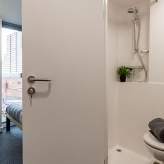 Classic 4 Bed Ensuite (9-10m2) - Image 4