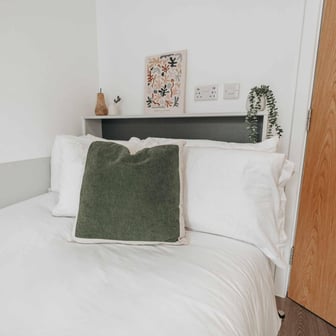 Silver En Suite (4 Bed Flat) - Image 3