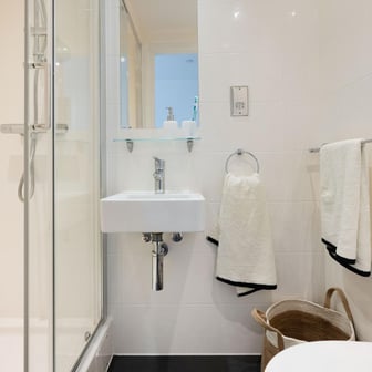 Luxe Ensuite - Image 3