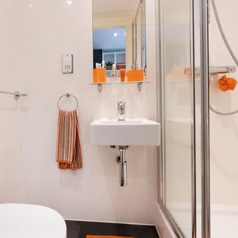 Two Bed Club Apartment - Image 6