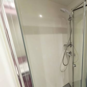 Premium en suite - Image 11