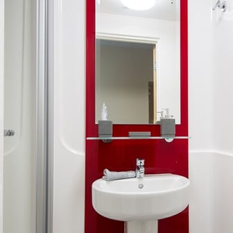 En suite (small) - Image 3