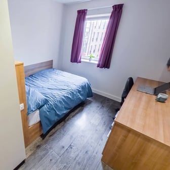 En suite (small) - Image 1