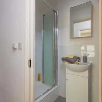 Large Twin Apartment - Image 2