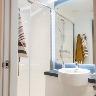 En-suite - Image 3