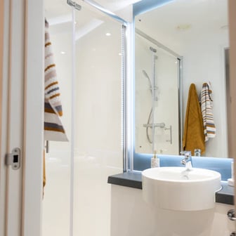 En-suite - Image 3