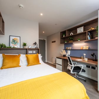En-suite Gold - Image 1
