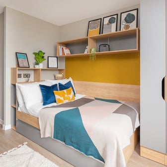 Bedroom Silver (shared Bathroom) - Image 1