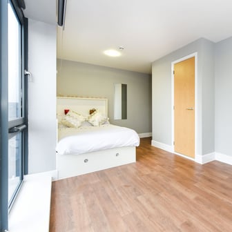 Ensuite Gold - Image 3