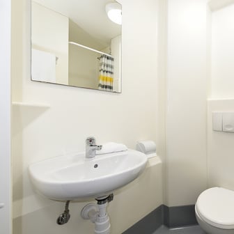 One Bed Apartment Silver - Image 3