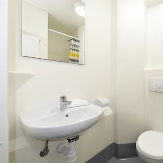 One Bed Apartment Silver - Image 3