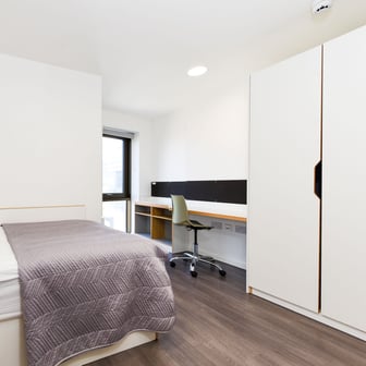 Ensuite gold - city view - Image 4