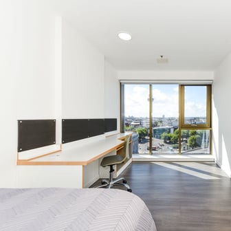 Ensuite gold - Image 1