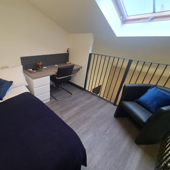 Studio Platinum Top Floor - Image 2