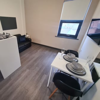 Studio Platinum Top Floor - Image 3