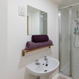 One Bed Apartment - Image 2