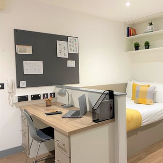 Studio Silver - Accessible - Image 1