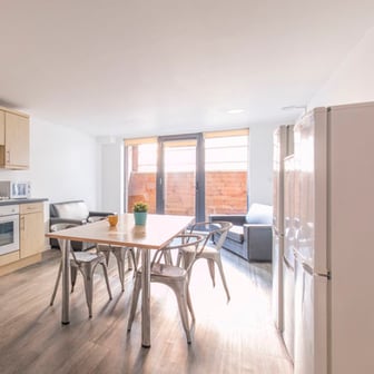 One Bed Apartment - Image 3